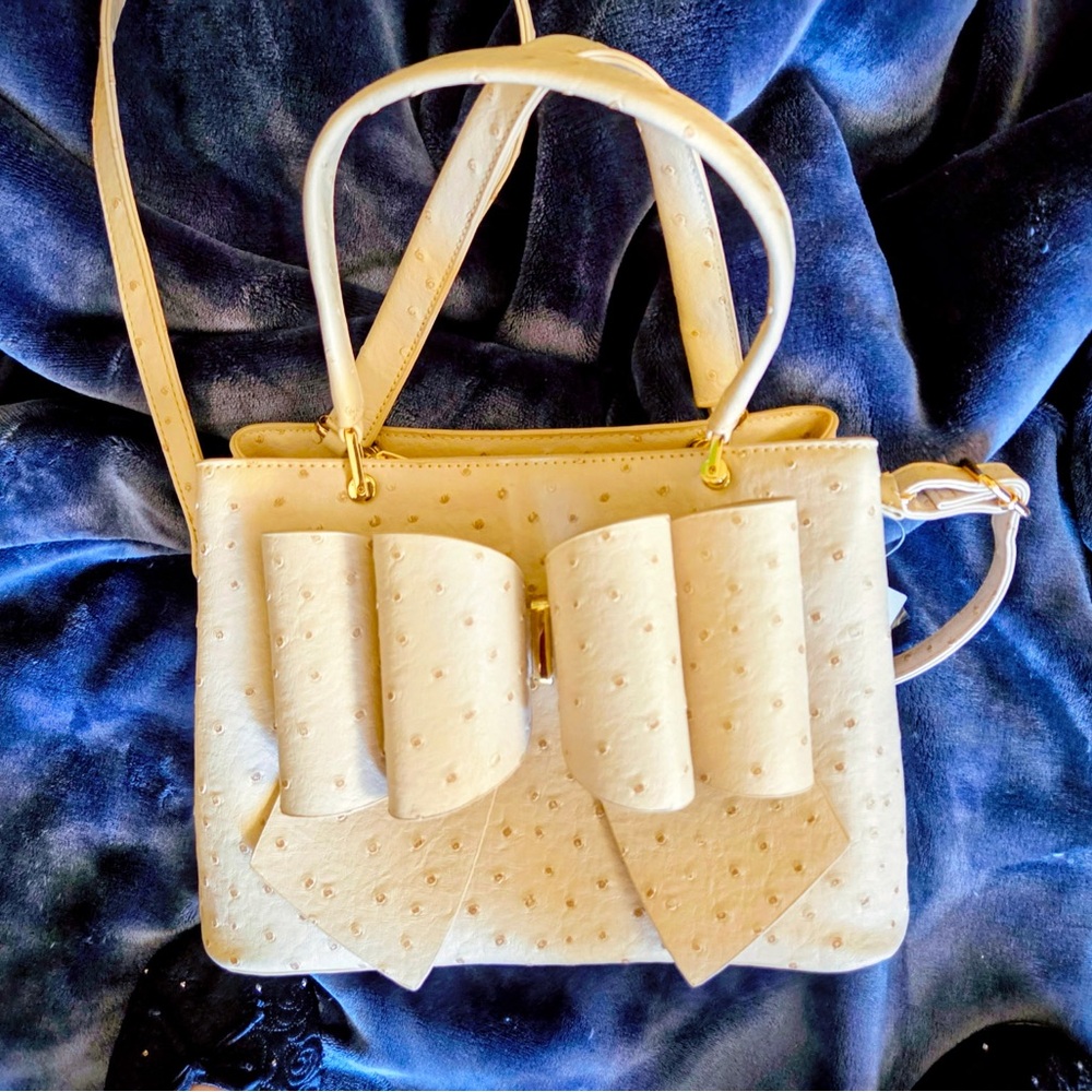 Chic Cream Bow Women's Shoulder Bag
